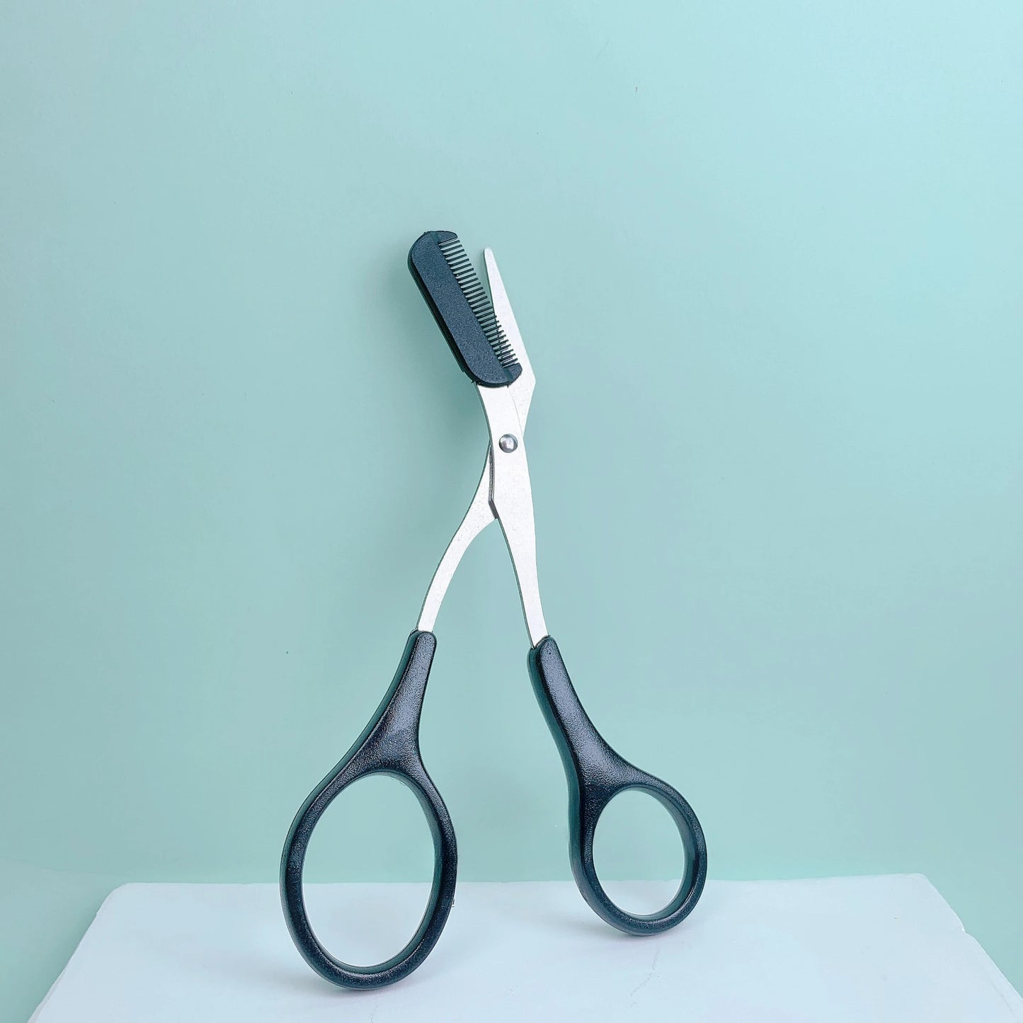 Eyebrow scissor trimmer