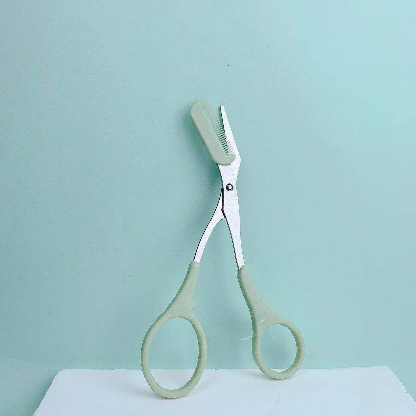 Eyebrow scissor trimmer