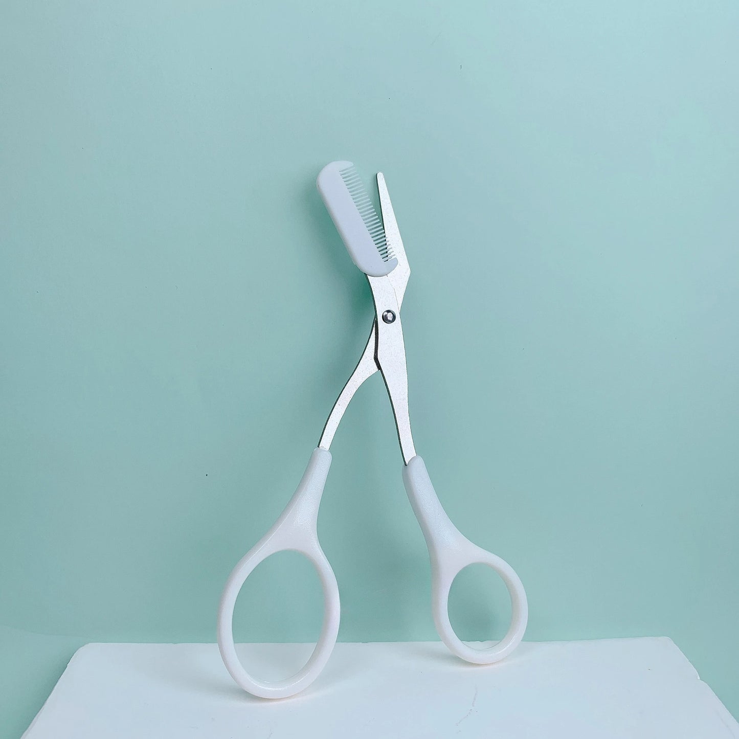 Eyebrow scissor trimmer